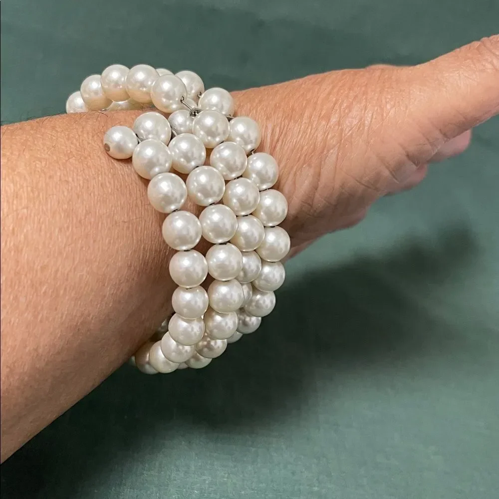 Vintage Elegant Pearl Bracelet